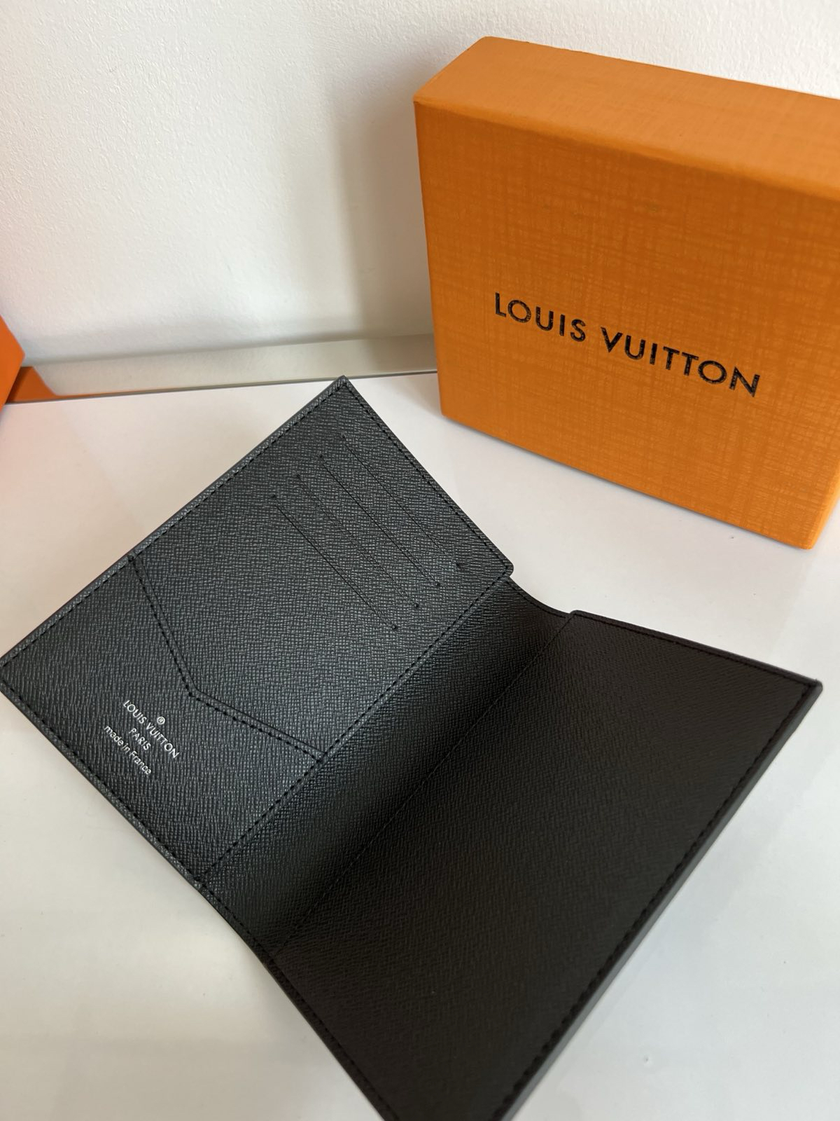 ОБЛОЖКА НА ПАСПОРТ LOUIS VUITTON детальное фото