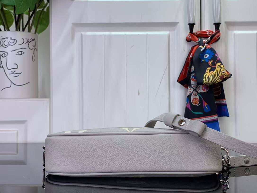 СУМКА LOUIS VUITTON детальное фото