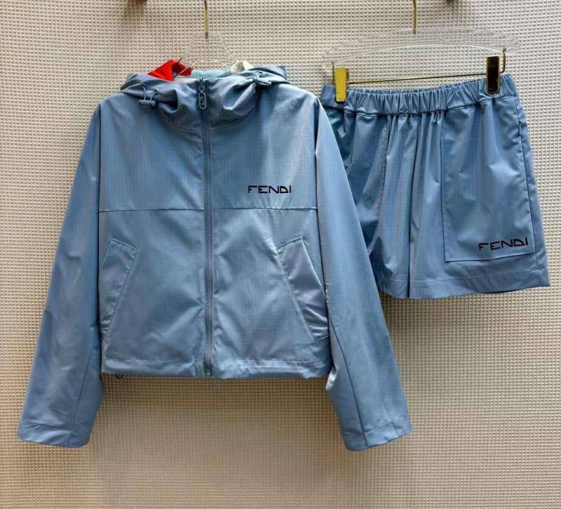 КОСТЮМ ДВУХСТОРОННИЙ FENDI фото
