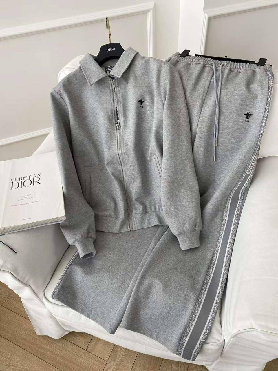 КОСТЮМ CHRISTIAN DIOR детальное фото