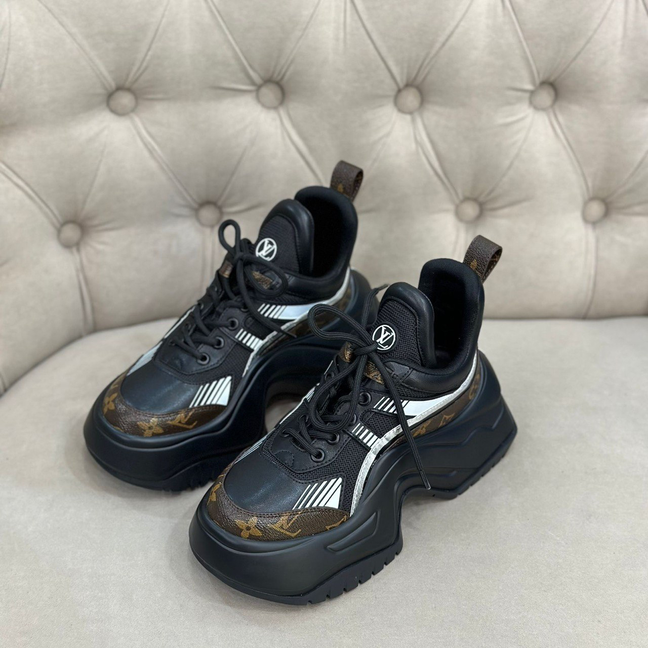 КРОССОВКИ LOUIS VUITTON детальное фото