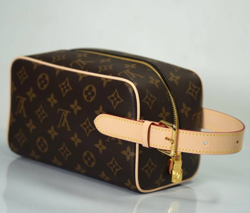 МУЖСКОЙ НЕСЕССЕР КОСМЕТИЧКА LOUIS VUITTON фото
