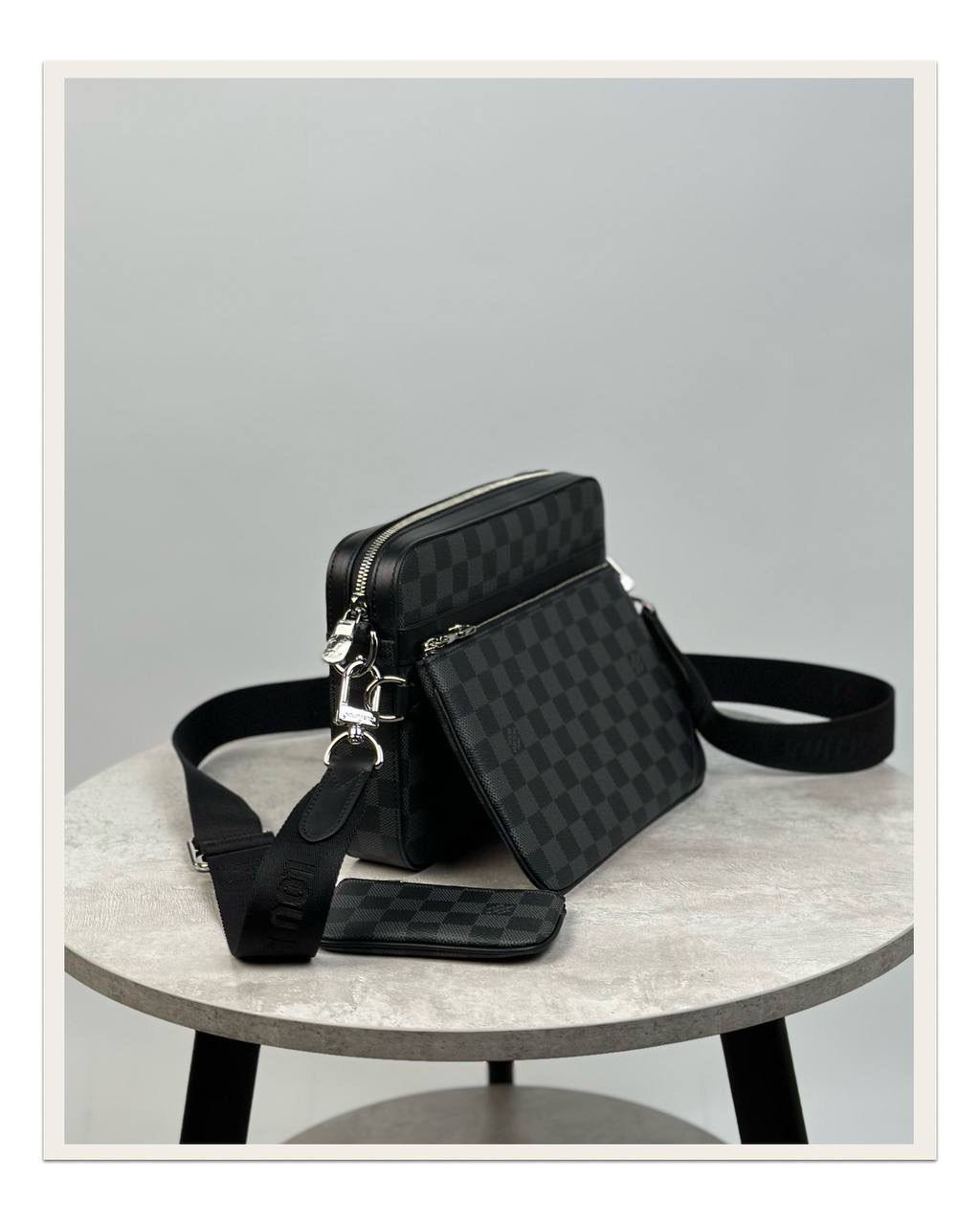 МУЖСКАЯ СУМКА МЕССЕНДЖЕР LOUIS VUITTON детальное фото