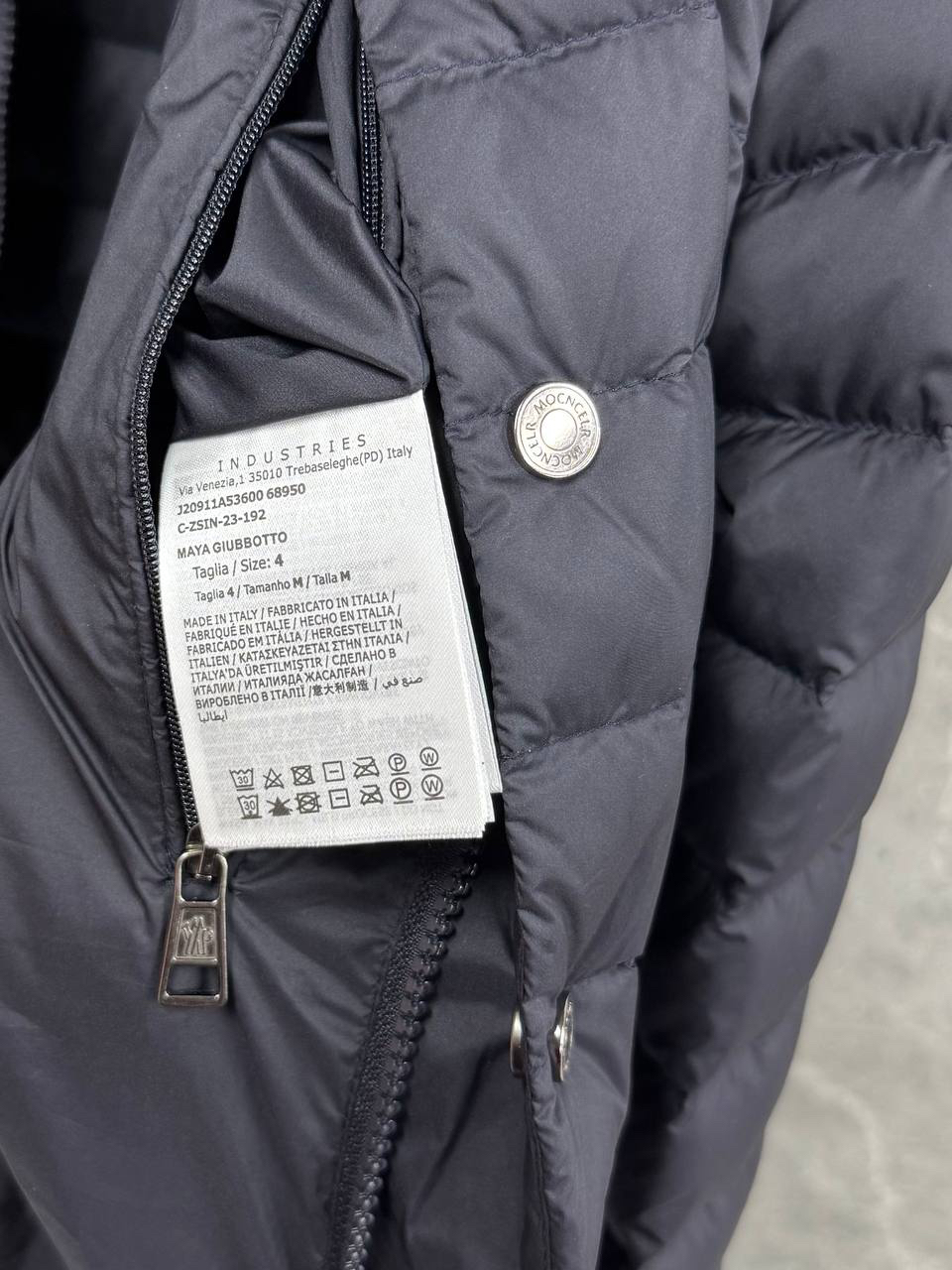 МУЖСКАЯ КУРТКА MONCLER детальное фото
