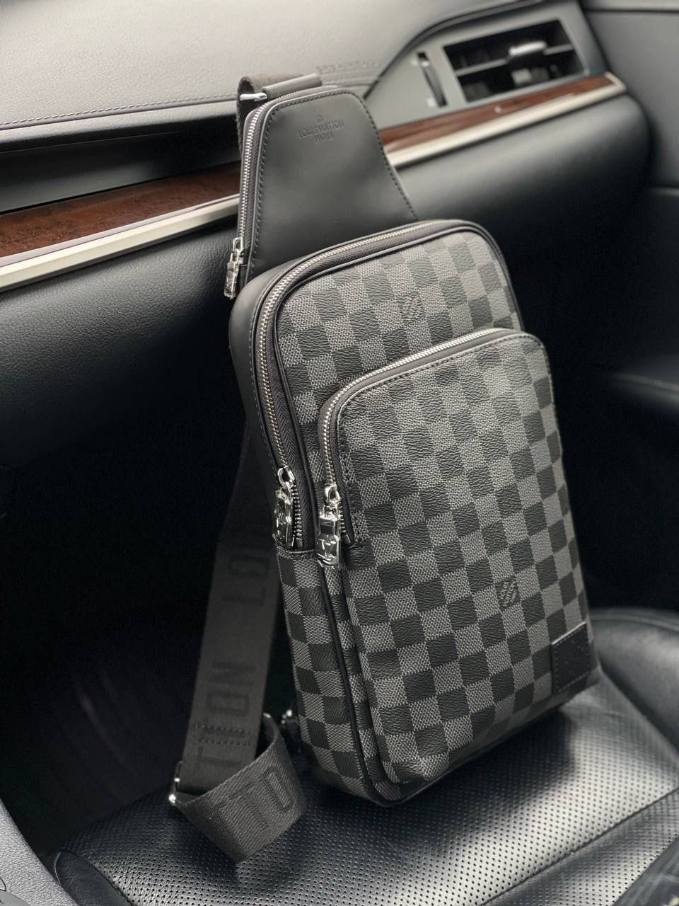 МУЖСКАЯ СУМКА СЛИНГ LOUIS VUITTON детальное фото