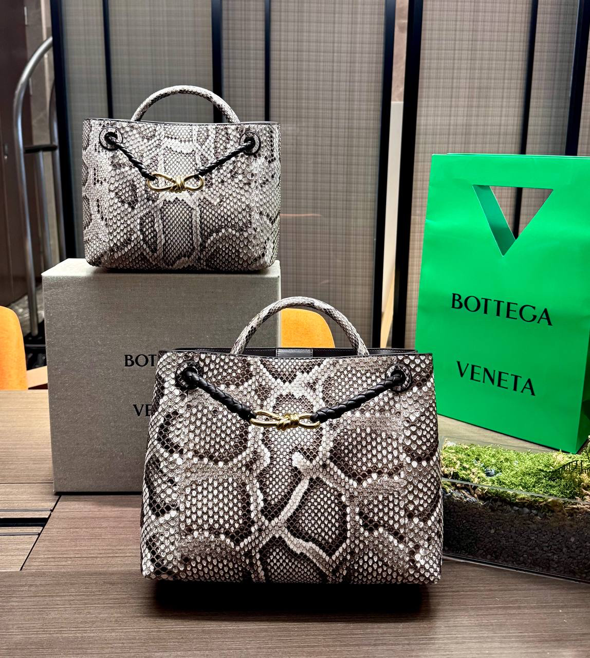 СУМКА BOTTEGA VENETA ANDIAMO SHOULDER BAG PYTHON детальное фото