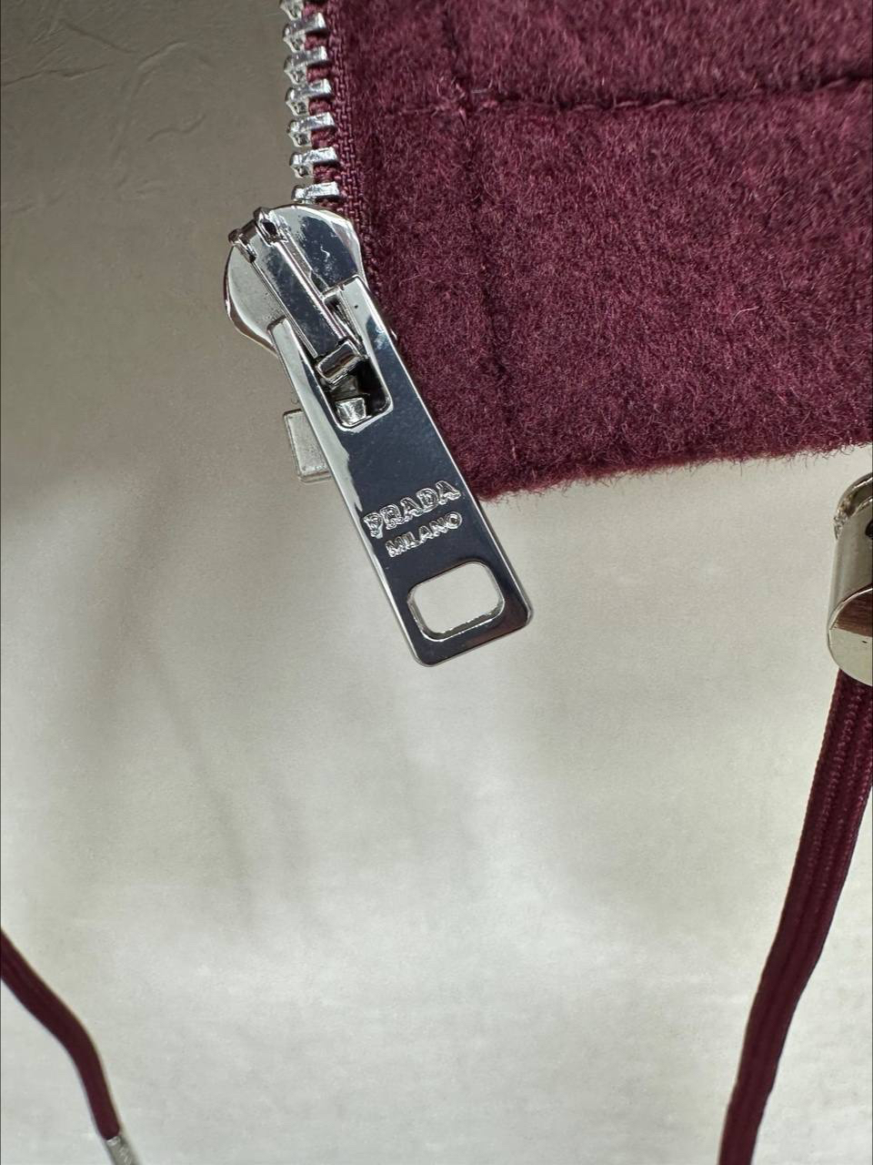 БОМБЕР PRADA детальное фото