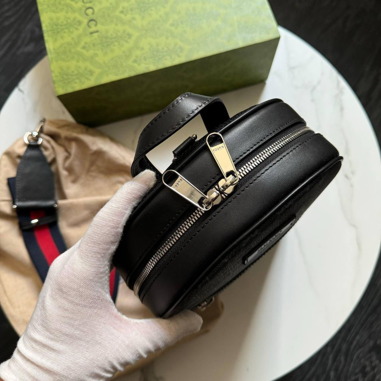 МУЖСКАЯ СУМКА СЛИНГ GUCCI детальное фото