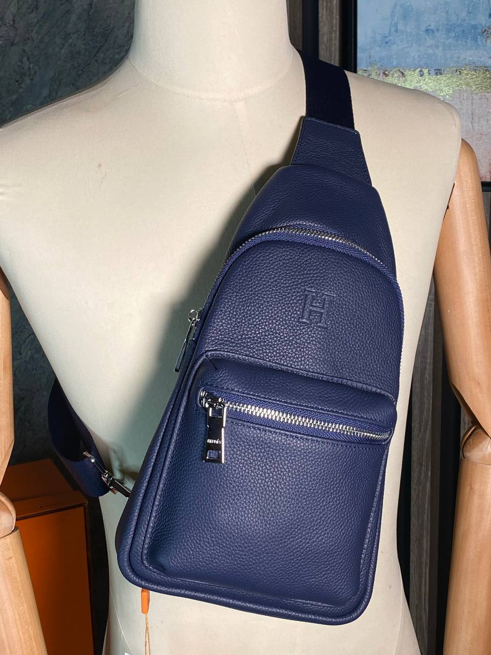 МУЖСКАЯ СУМКА СЛИНГ HERMES детальное фото