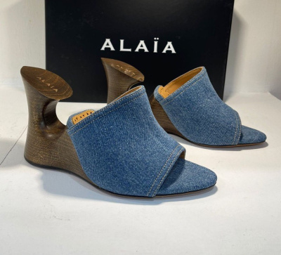 ШЛЕПКИ ALAIA фото