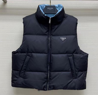 ЖИЛЕТ PRADA фото