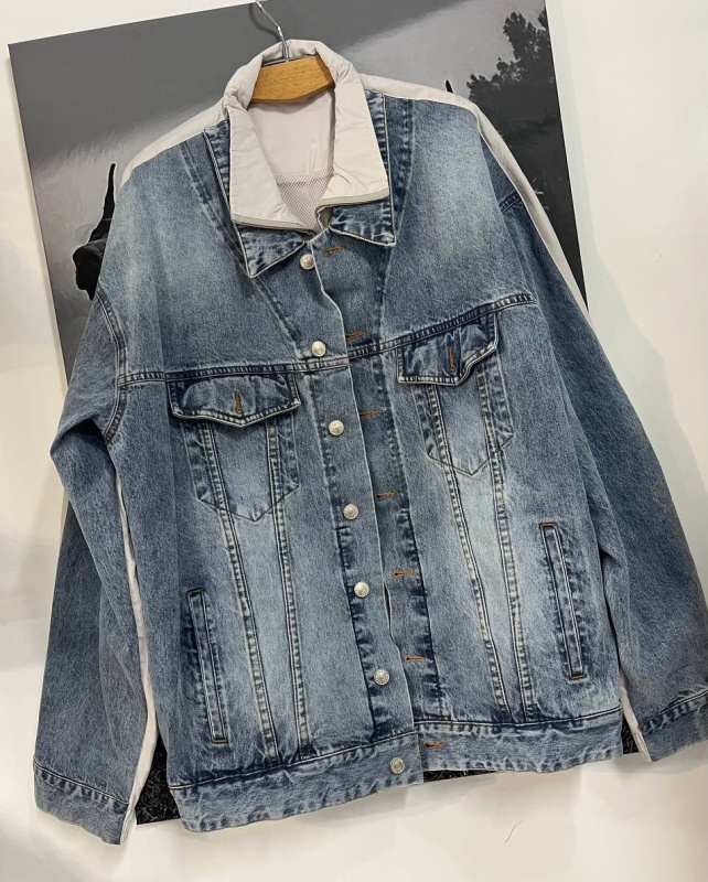 КУРТКА ДЖИНСОВКА BALENCIAGA фото