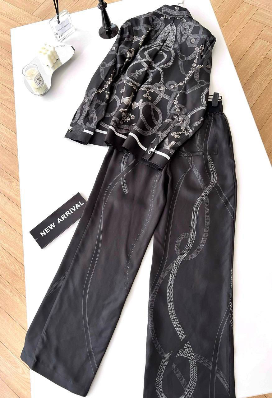 КОСТЮМ HERMES детальное фото