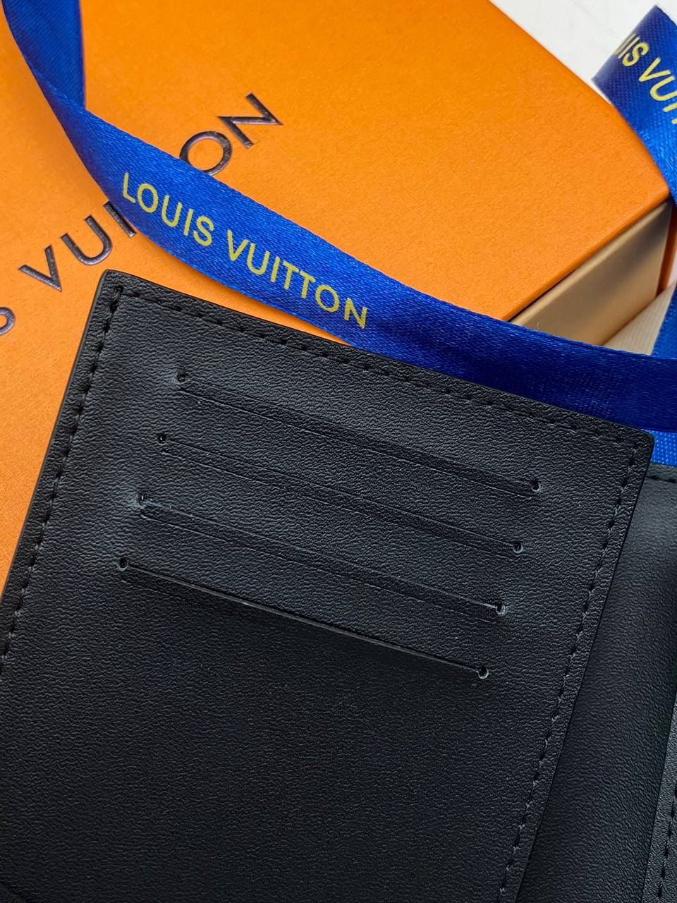 ОБЛОЖКА НА ПАСПОРТ LOUIS VUITTON детальное фото