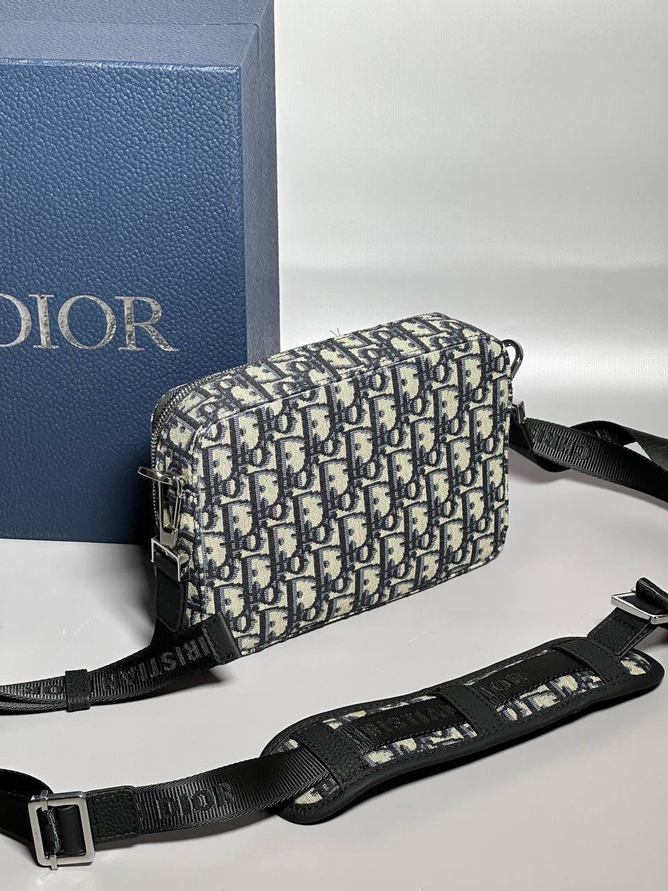 МУЖСКАЯ СУМКА МЕССЕНДЖЕР CHRISTIAN DIOR детальное фото