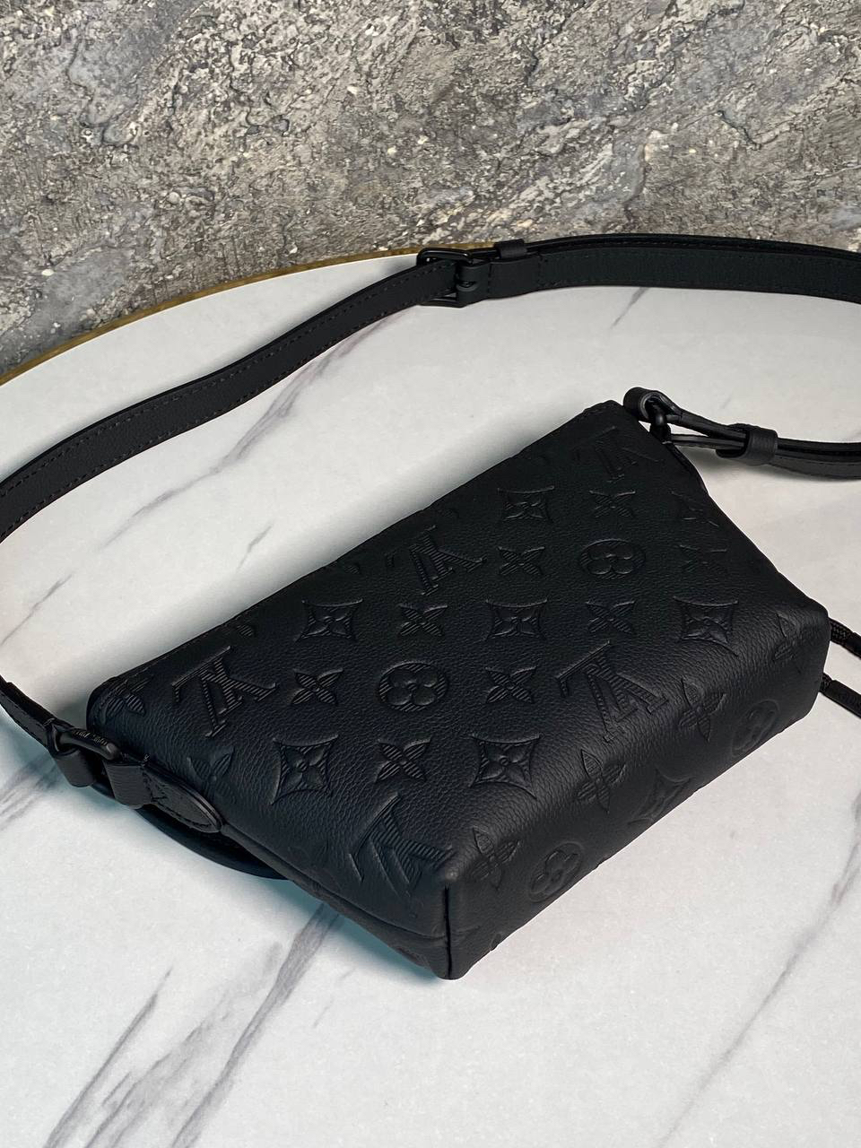 МУЖСКАЯ СУМКА МЕССЕНДЖЕР LOUIS VUITTON детальное фото
