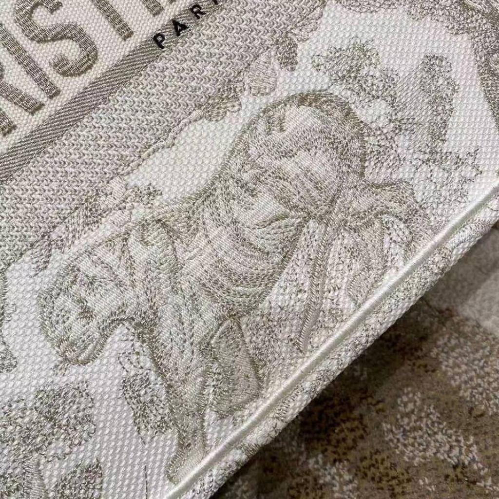 СУМКА CHRISTIAN DIOR BOOK 41 детальное фото