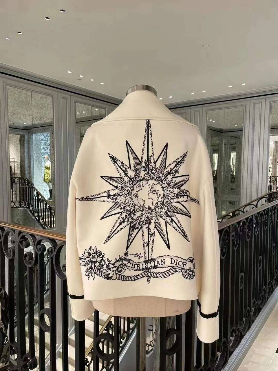 ПАЛЬТО CHRISTIAN DIOR детальное фото