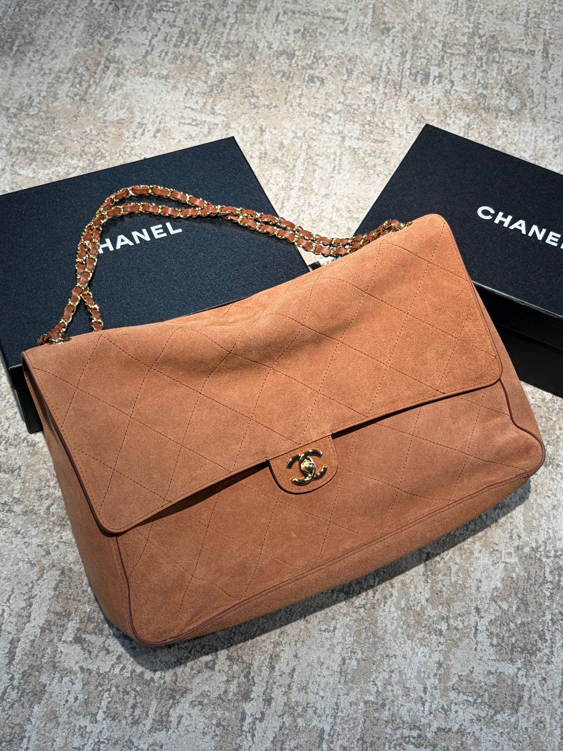СУМКА CHANEL MAXI FLAP детальное фото