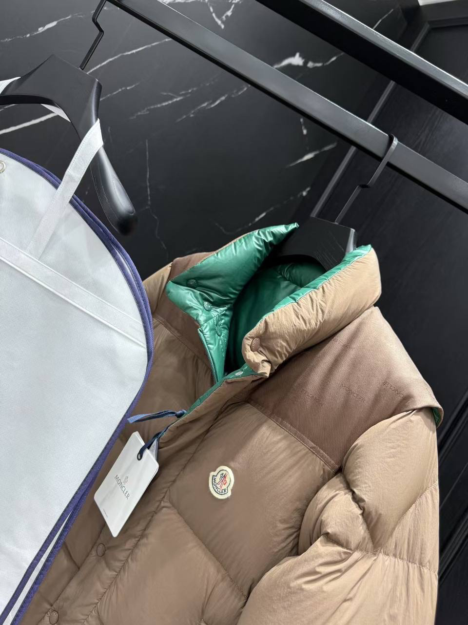 МУЖСКОЙ ПУХОВИК ДВУСТОРОННИЙ MONCLER детальное фото