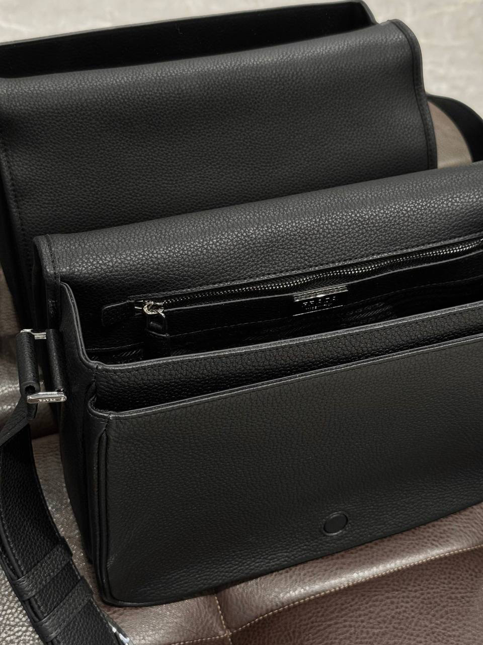 МУЖСКАЯ СУМКА МЕССЕНДЖЕР PRADA детальное фото