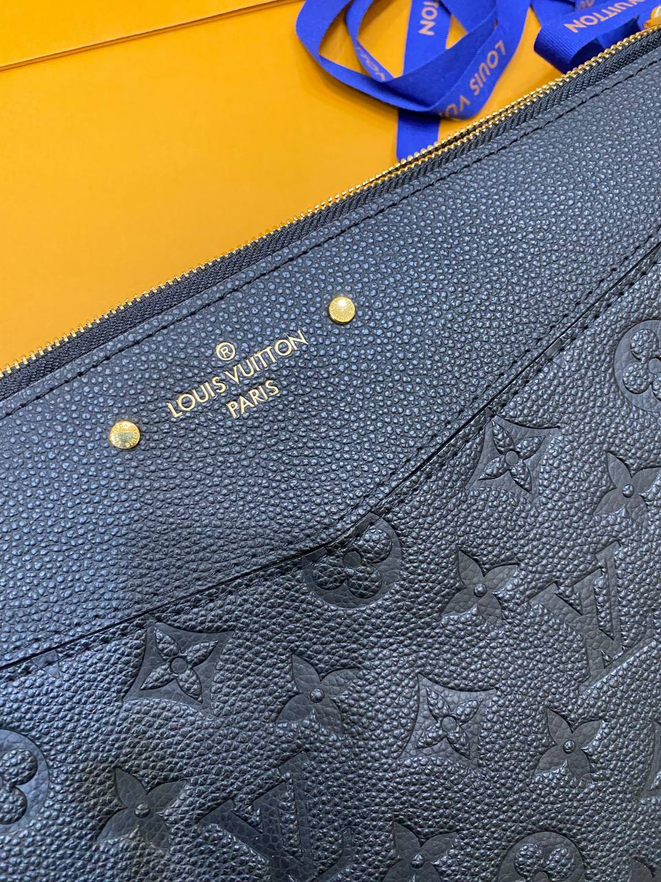 КЛАТЧ LOUIS VUITTON детальное фото