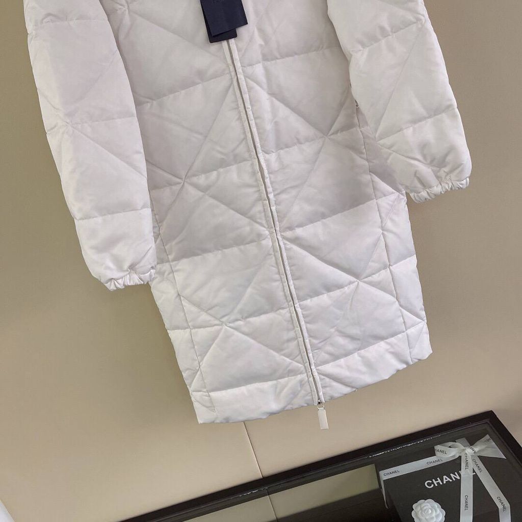 ПУХОВИК PRADA детальное фото