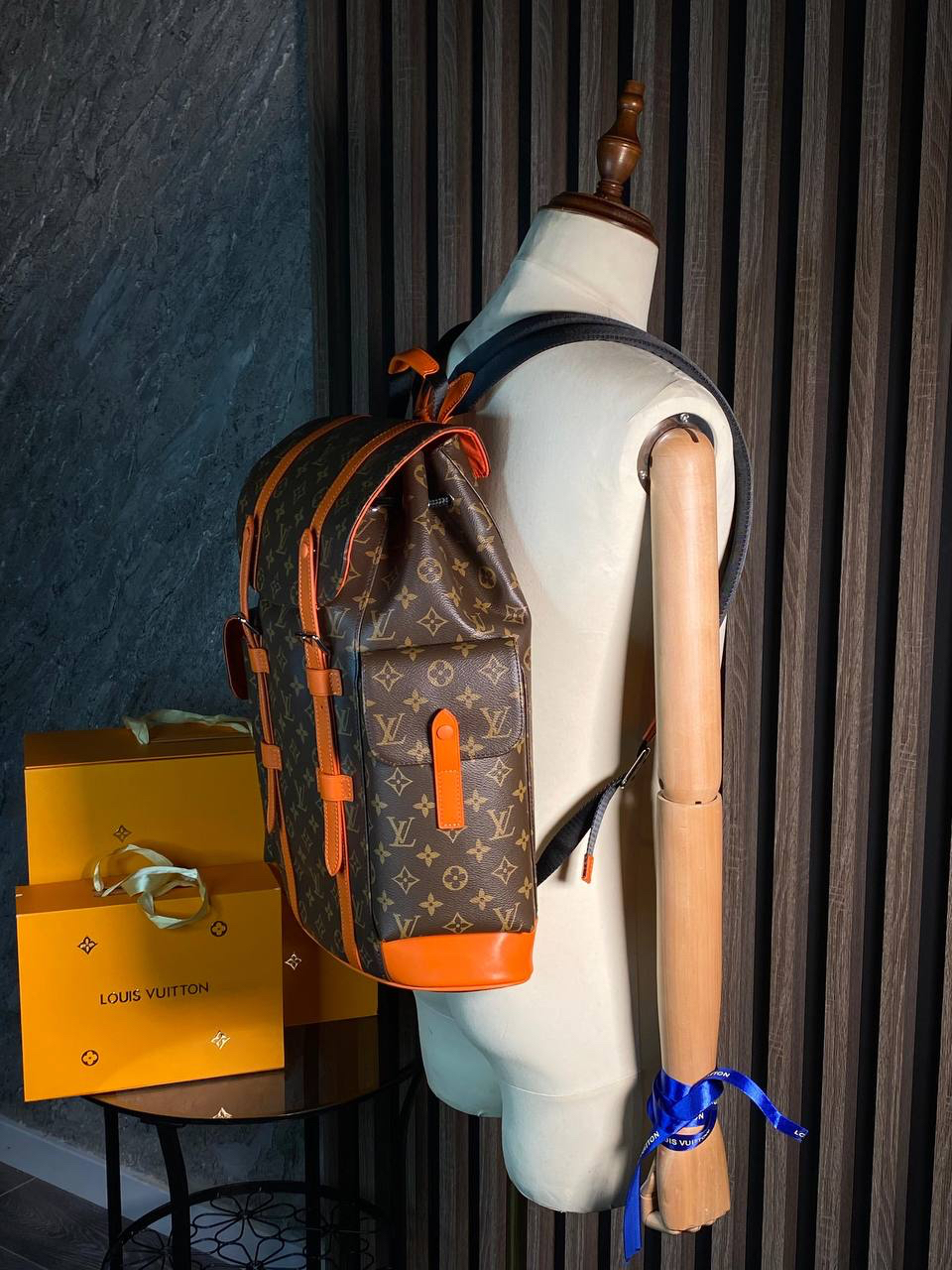 МУЖСКОЙ РЮКЗАК LOUIS VUITTON детальное фото