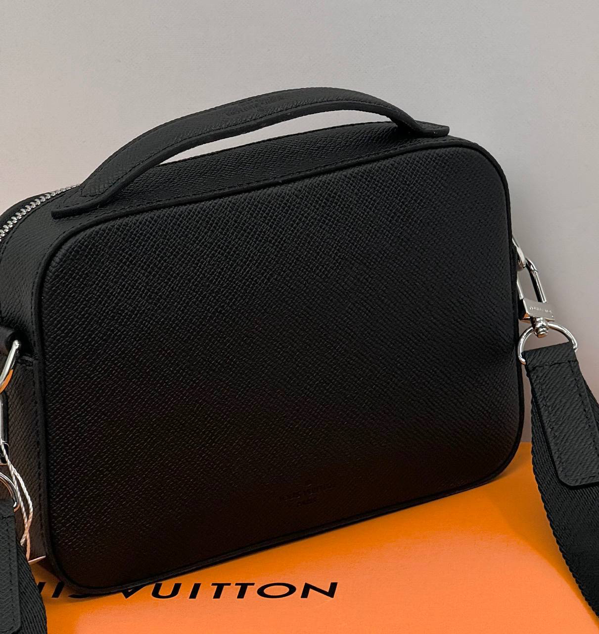 МУЖСКАЯ СУМКА МЕССЕНДЖЕР LOUIS VUITTON детальное фото