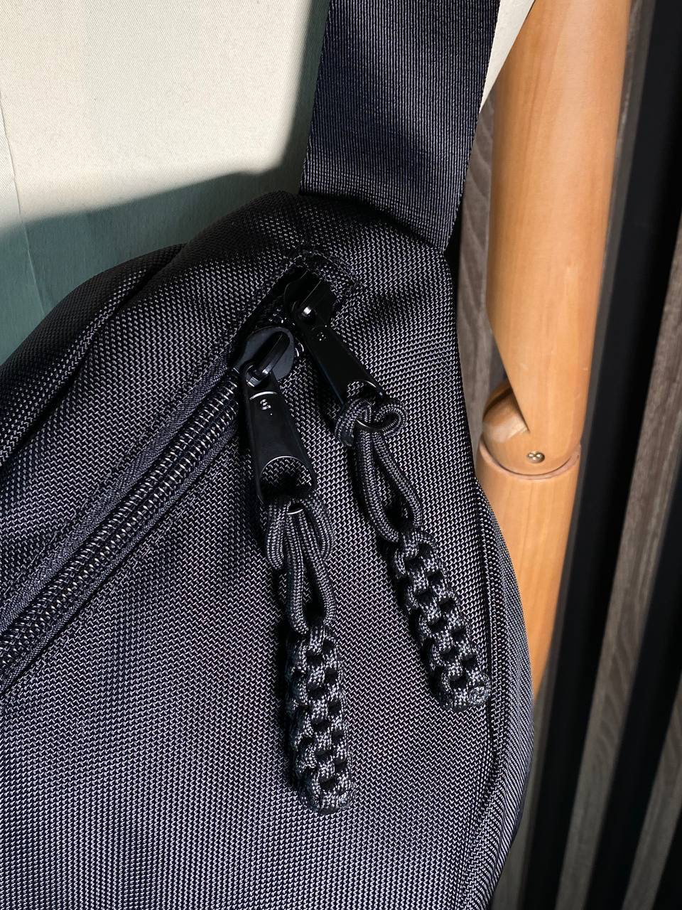 МУЖСКАЯ СУМКА СЛИНГ BALENCIAGA детальное фото
