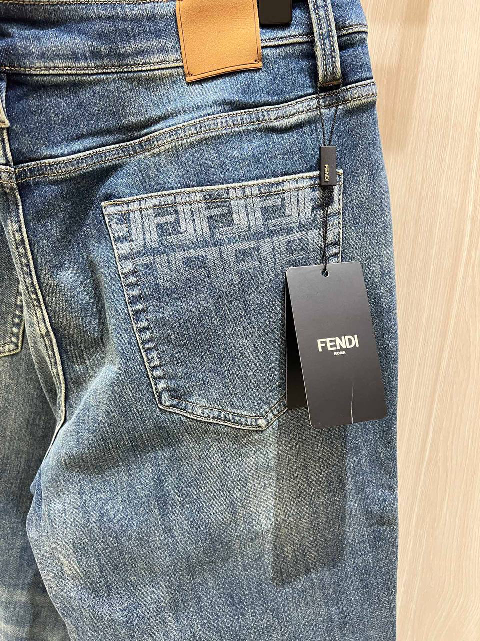 МУЖСКИЕ ДЖИНСЫ FENDI детальное фото