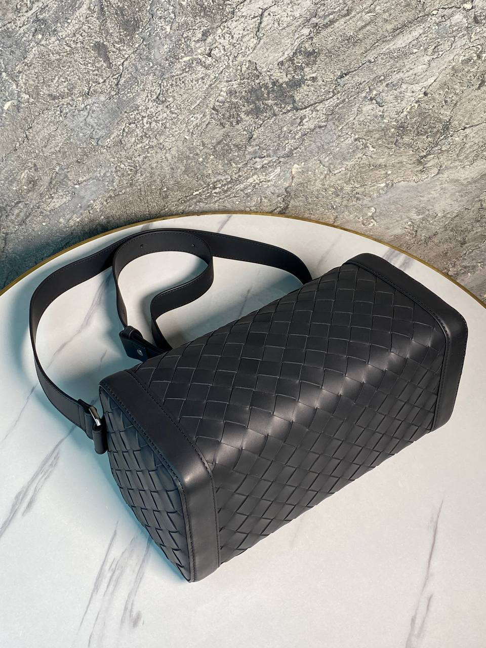 МУЖСКАЯ СУМКА МЕССЕНДЖЕР BOTTEGA VENETA детальное фото