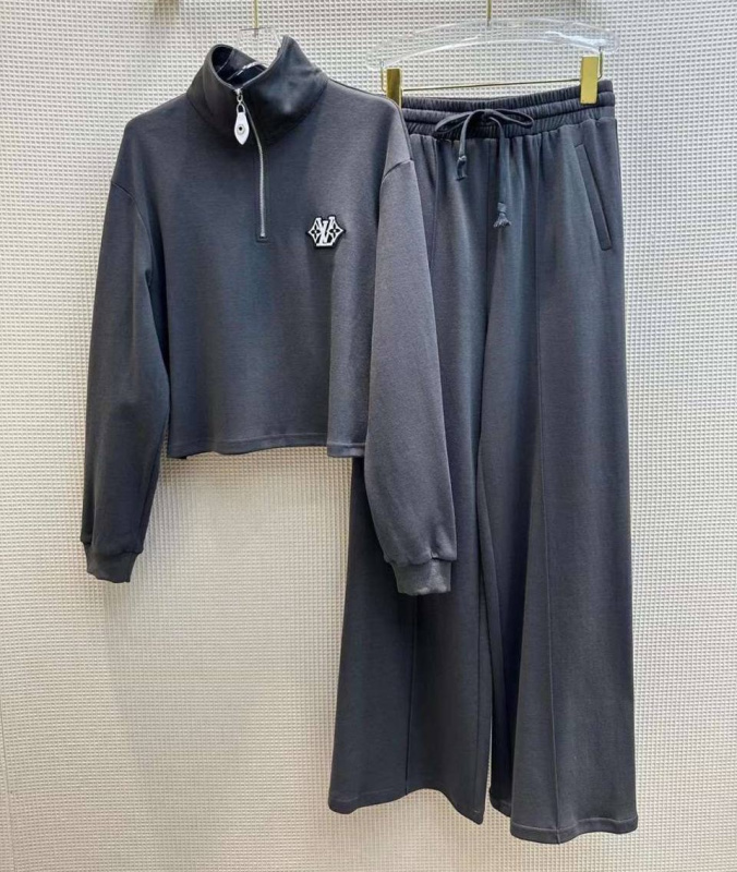 КОСТЮМ LOUIS VUITTON фото