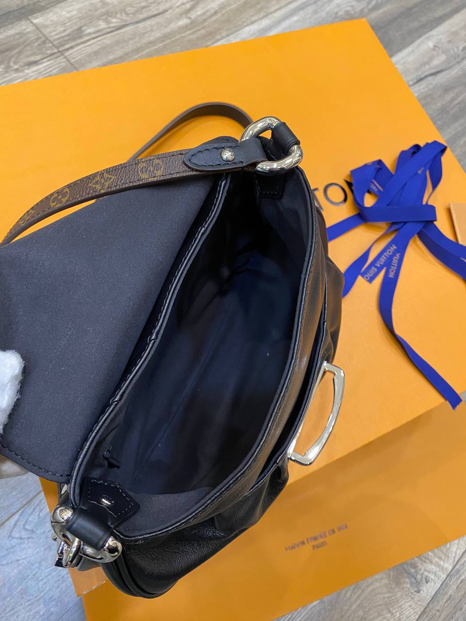 СУМКА LOUIS VUITTON детальное фото