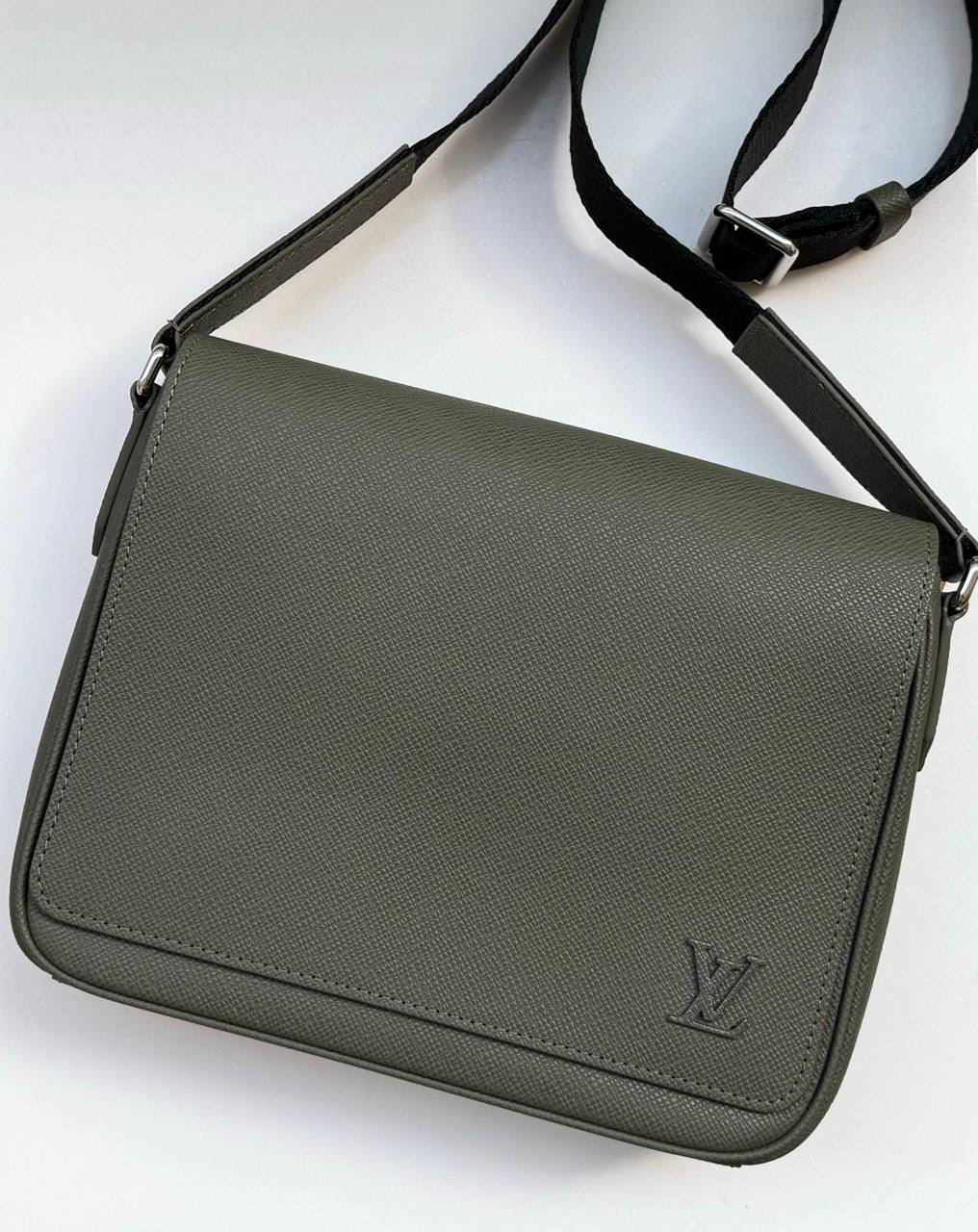 МУЖСКАЯ СУМКА МЕССЕНДЖЕР LOUIS VUITTON детальное фото