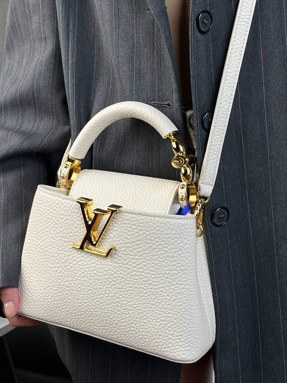 СУМКА LOUIS VUITTON CAPUCINES детальное фото