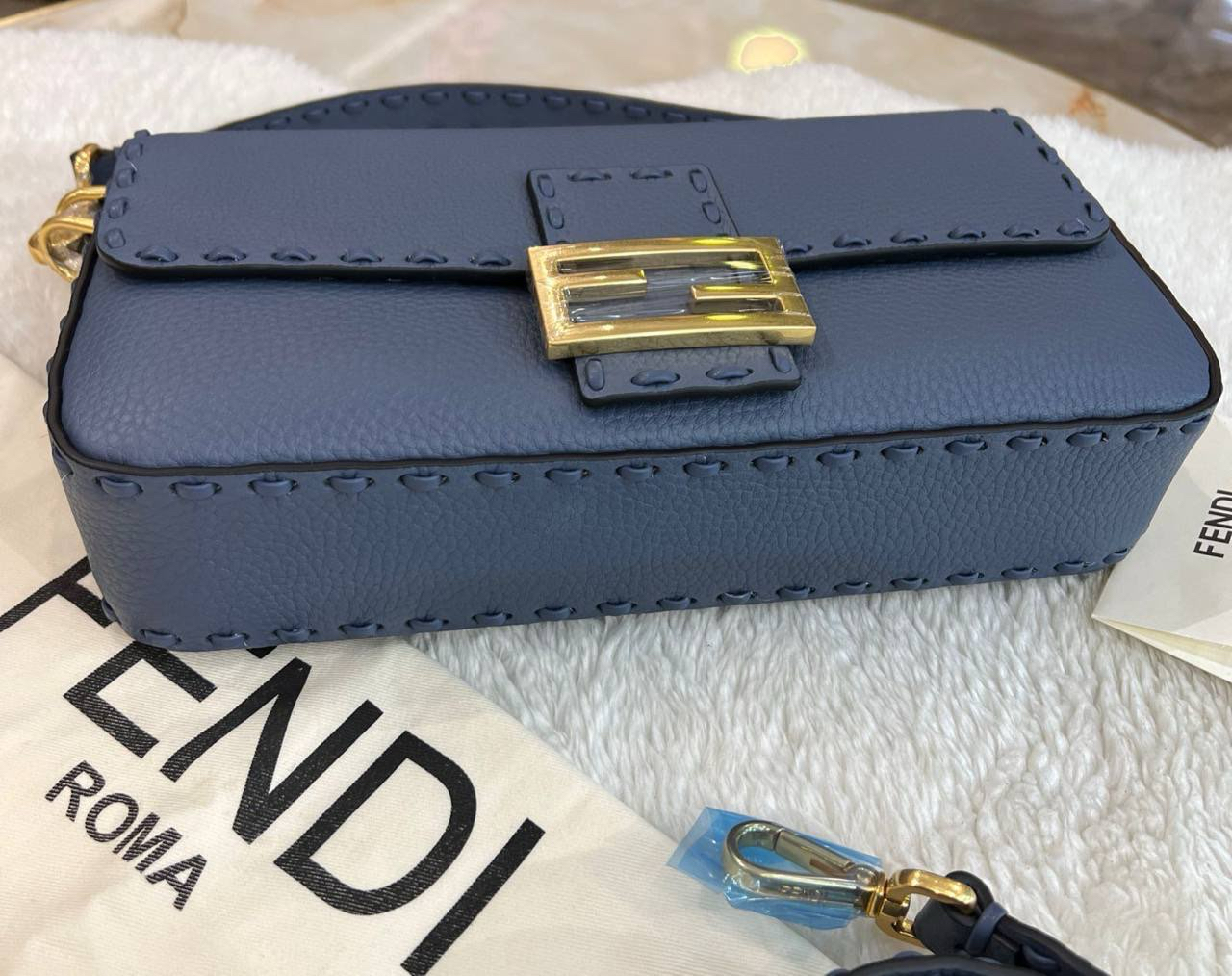 СУМКА FENDI BAGUETTE детальное фото