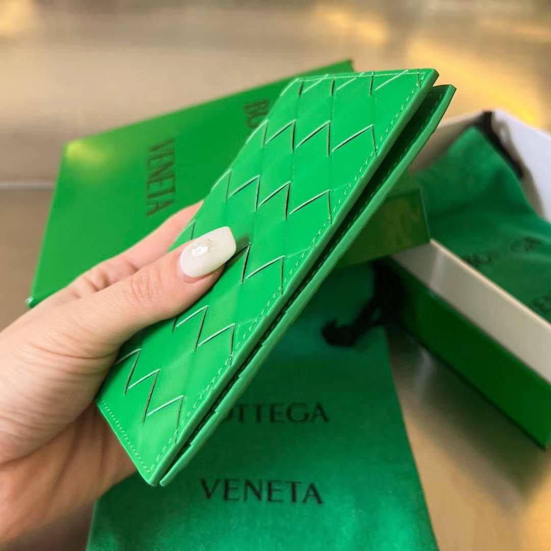 МУЖСКАЯ ОБЛОЖКА НА ПАСПОРТ BOTTEGA VENETA детальное фото