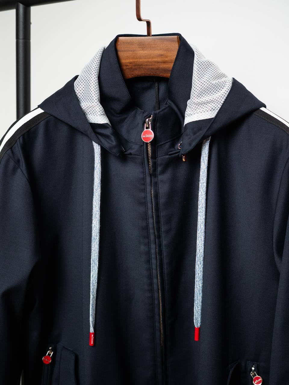 МУЖСКОЙ КОСТЮМ KITON детальное фото