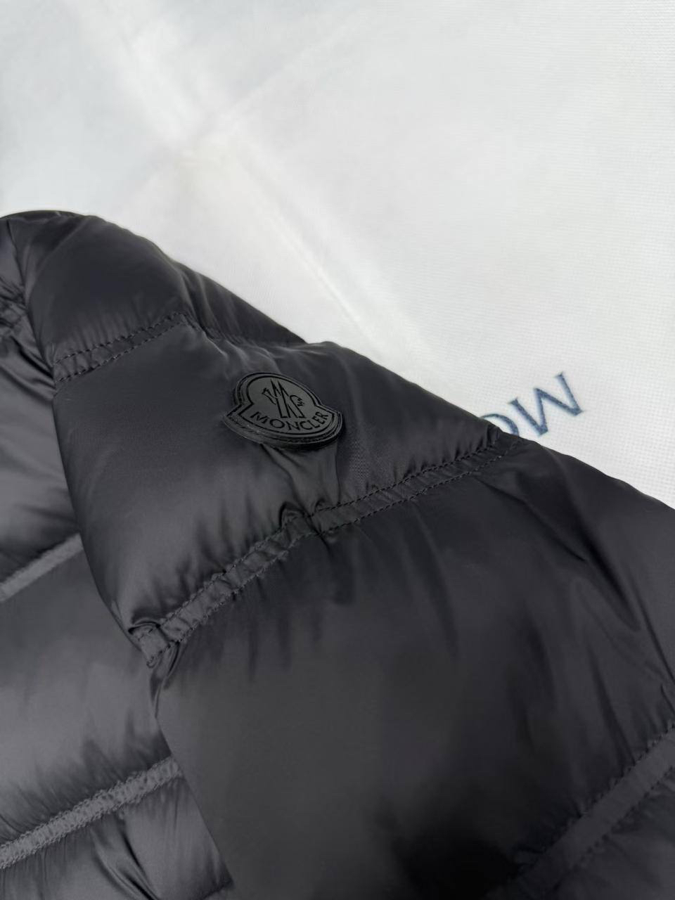 МУЖСКОЙ ПУХОВИК MONCLER детальное фото
