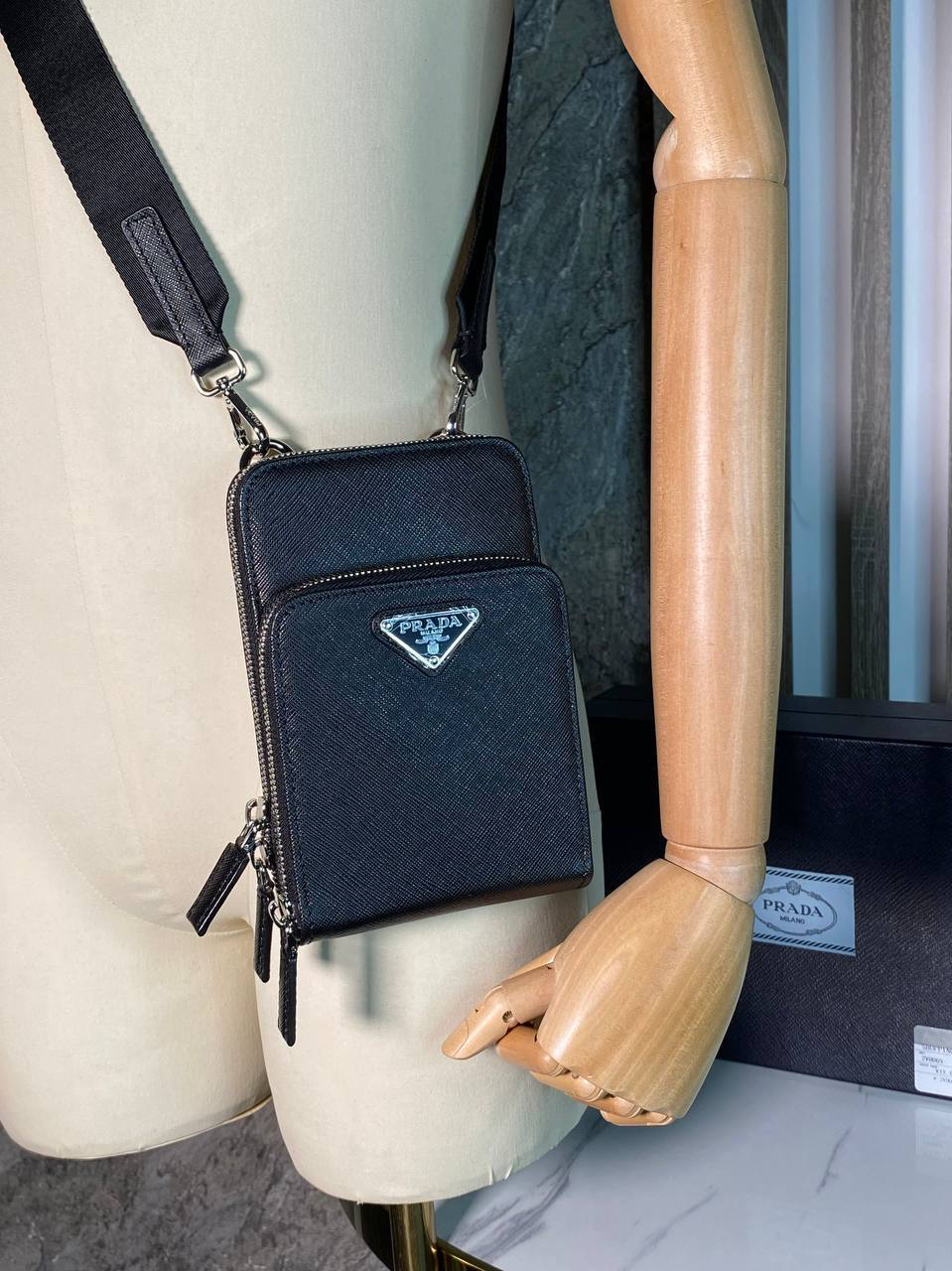 МУЖСКАЯ СУМКА МЕССЕНДЖЕР PRADA детальное фото