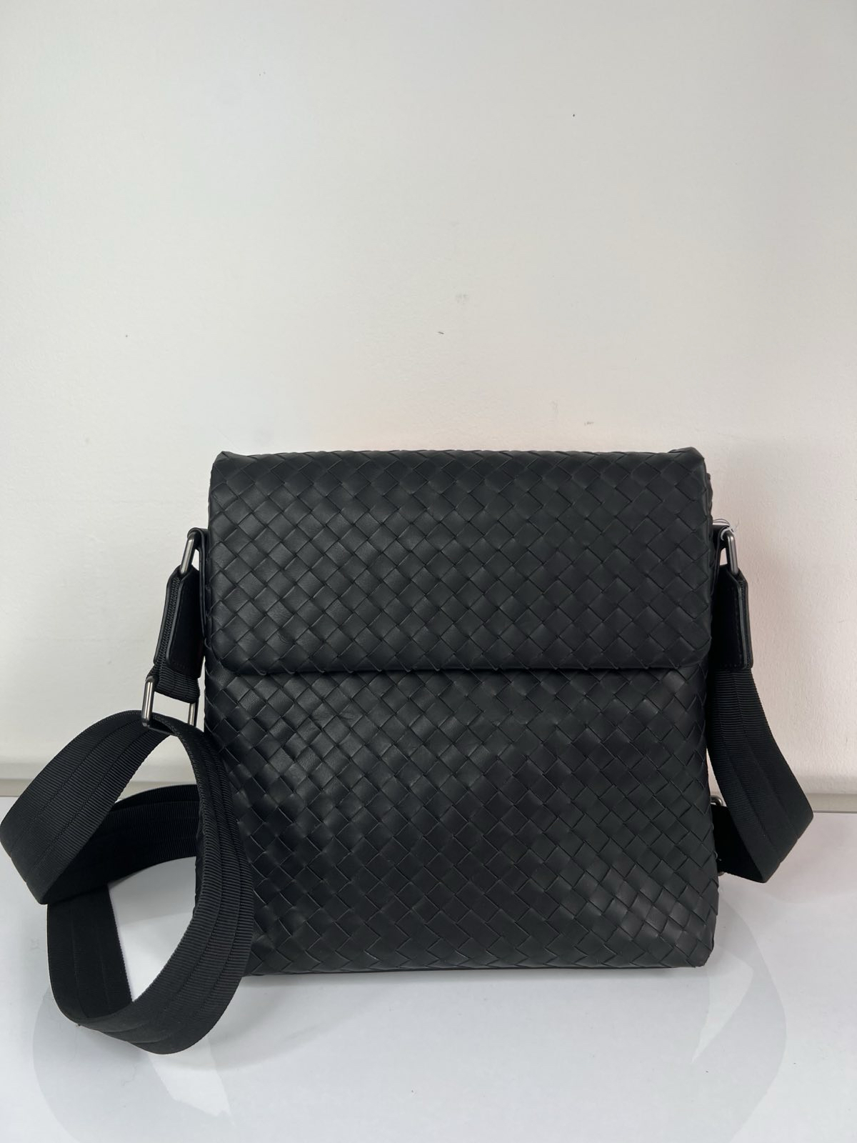 МУЖСКАЯ СУМКА МЕССЕНДЖЕР BOTTEGA VENETA детальное фото