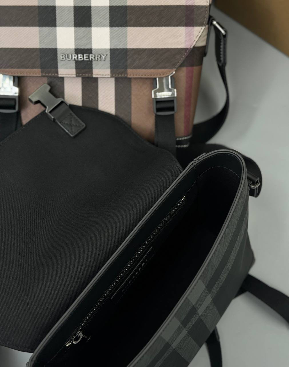 МУЖСКАЯ СУМКА МЕССЕНДЖЕР BURBERRY детальное фото