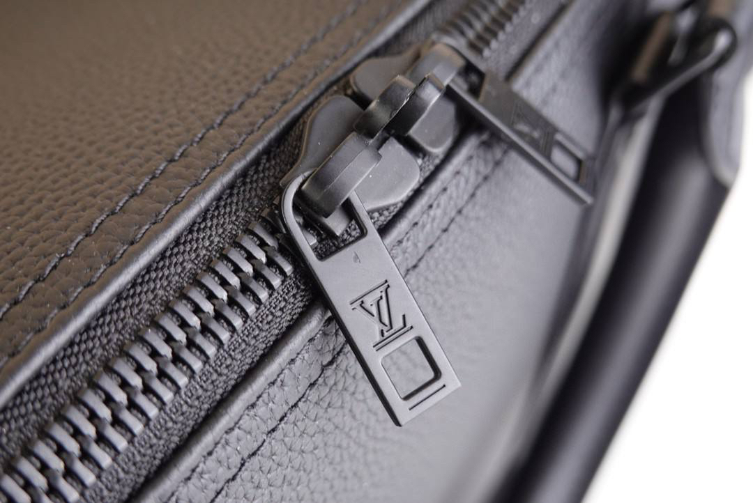 ДОРОЖНАЯ СУМКА LOUIS VUITTON детальное фото