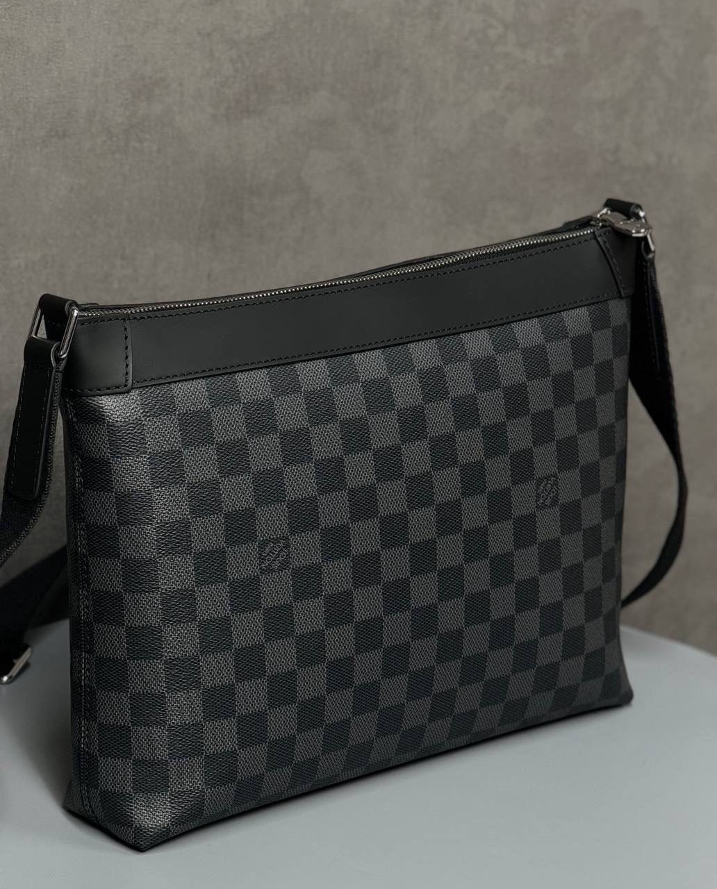 МУЖСКАЯ СУМКА МЕССЕНДЖЕР LOUIS VUITTON детальное фото