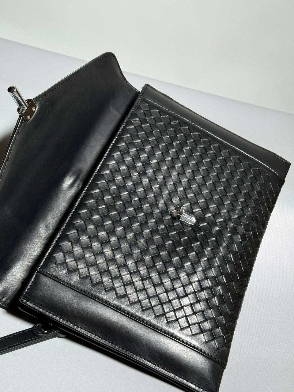 МУЖСКОЙ КЛАТЧ BOTTEGA VENETA детальное фото