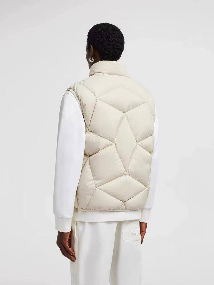 МУЖСКОЙ ЖИЛЕТ MONCLER детальное фото