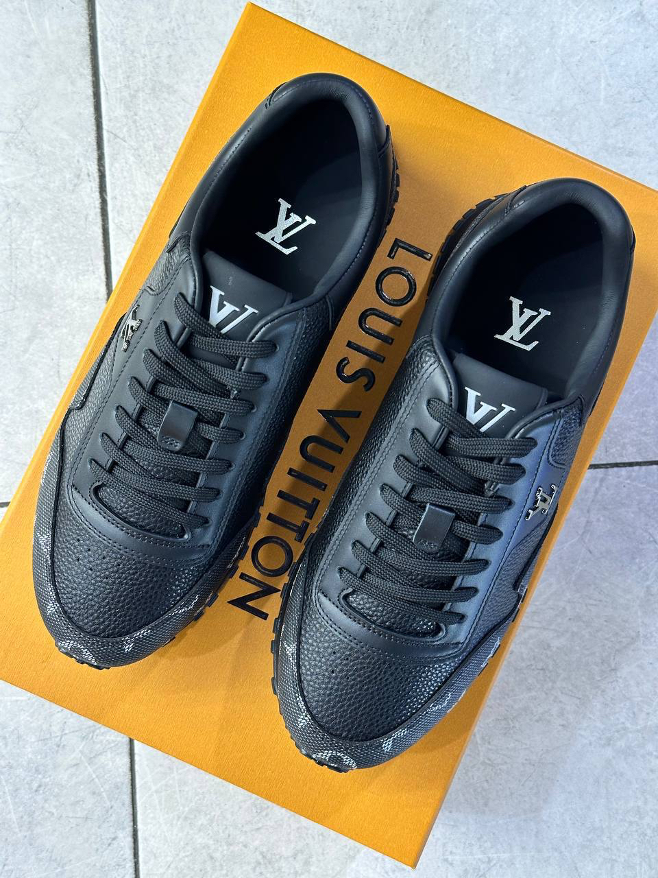МУЖСКИЕ КРОССОВКИ LOUIS VUITTON детальное фото