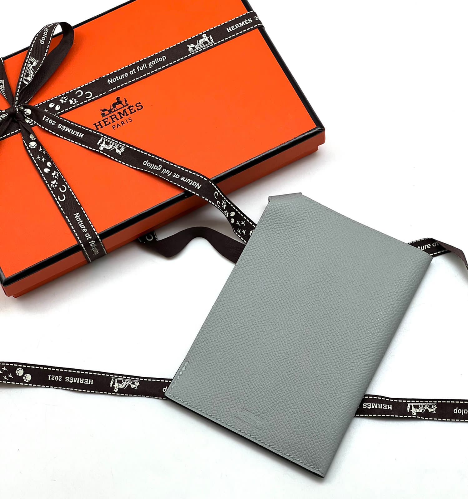ОБЛОЖКА НА ПАСПОРТ HERMES детальное фото