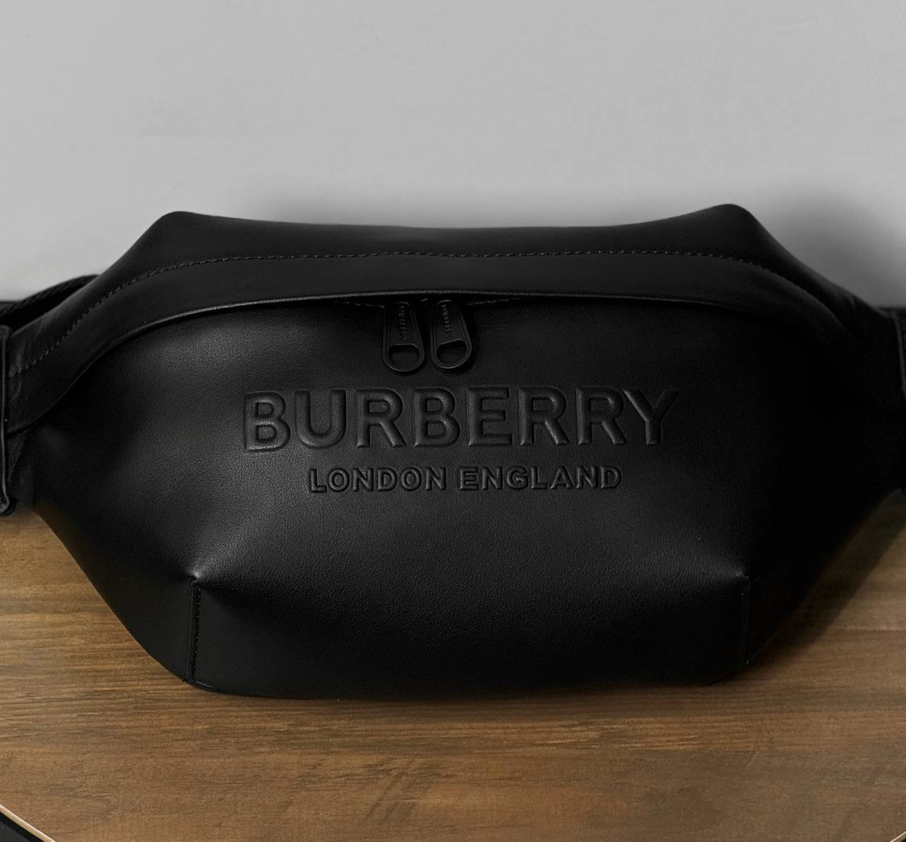 МУЖСКАЯ СУМКА СЛИНГ BURBERRY детальное фото